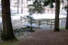 Brücke über die Halver mit angrenzendem Stauteich.