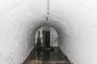 In dem südlich der Halle gelegenen Bunker steht Wasser