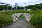 Zu den kleineren aber nicht minder wichtigen, potenziellen Habitaten für Amphibien zählen die Regenrückhaltebecken auf dem Kraftwerksgelände.